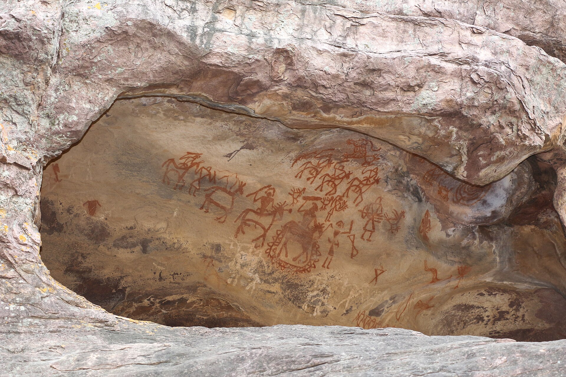Paintings in Rock Shelter 8, Bhimbetka, India