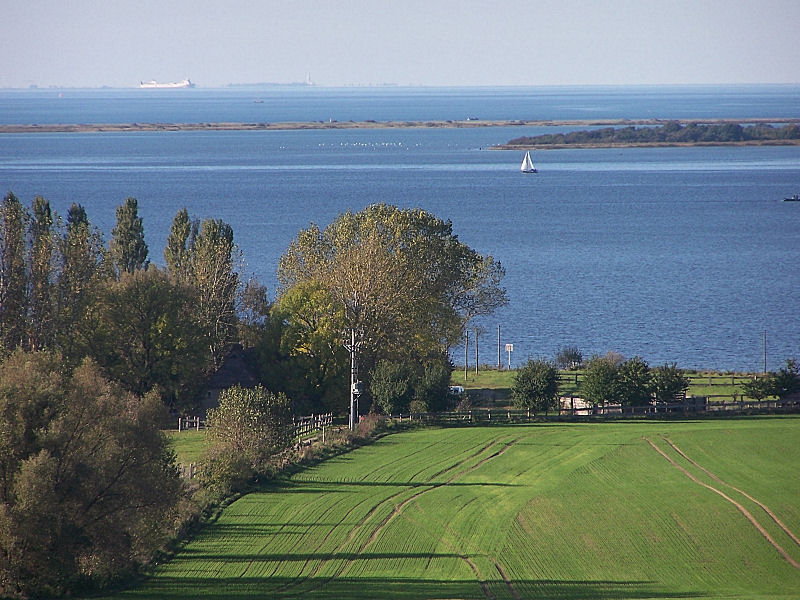Blick vom Scharberg über das Salzhaff und weiter über die Mecklenburger Bucht nach Fehmarn
