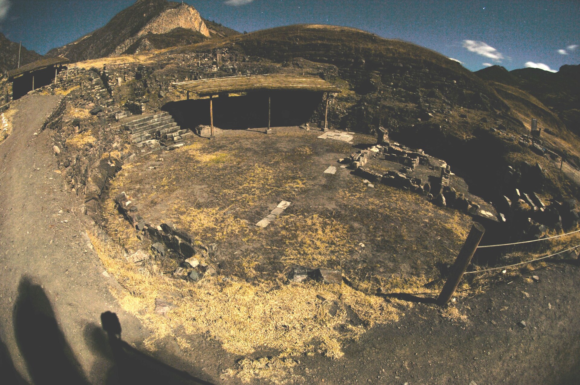 The Circular Plaza Terrace was built up around the Circular Plaza in order to make the 21m-diameter plaza artificially sunken. Located within the Circular Plaza Atrium, it appears that the terrace and the other component