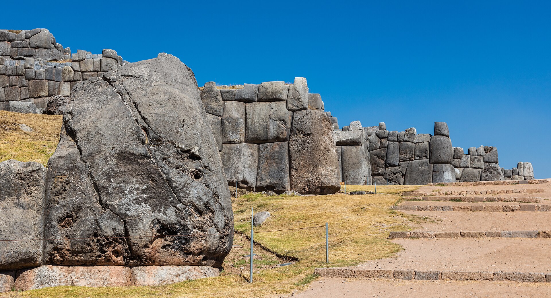View of a row of corners of the walls of Saksaywaman, a citadel on the northern outskirts of the city of en:Cusco, historic capital of the Inca Empire, today Peru. The first sections of the citadel were first built by th