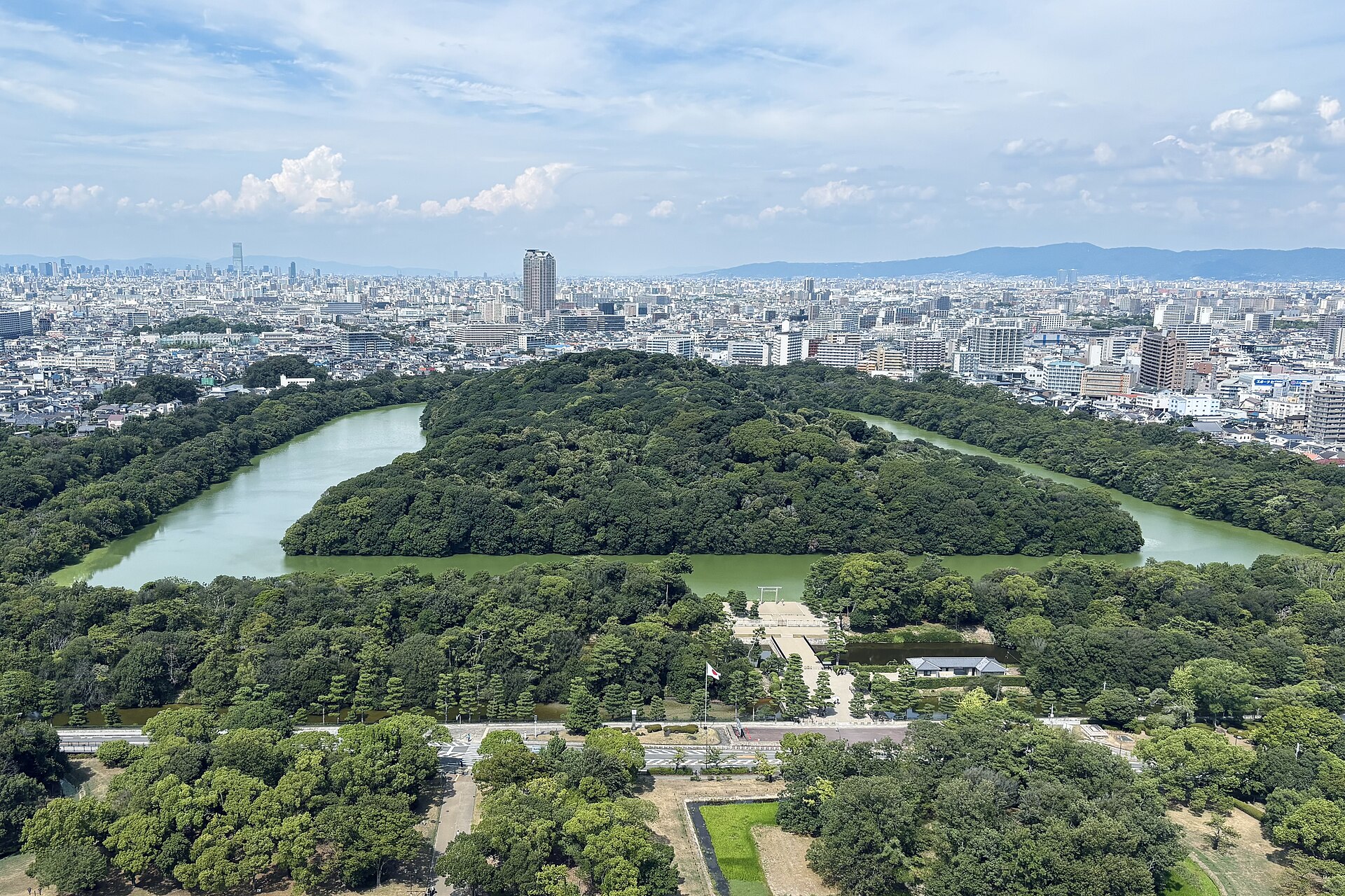 大仙陵古墳（おおさか堺バルーンより望む）