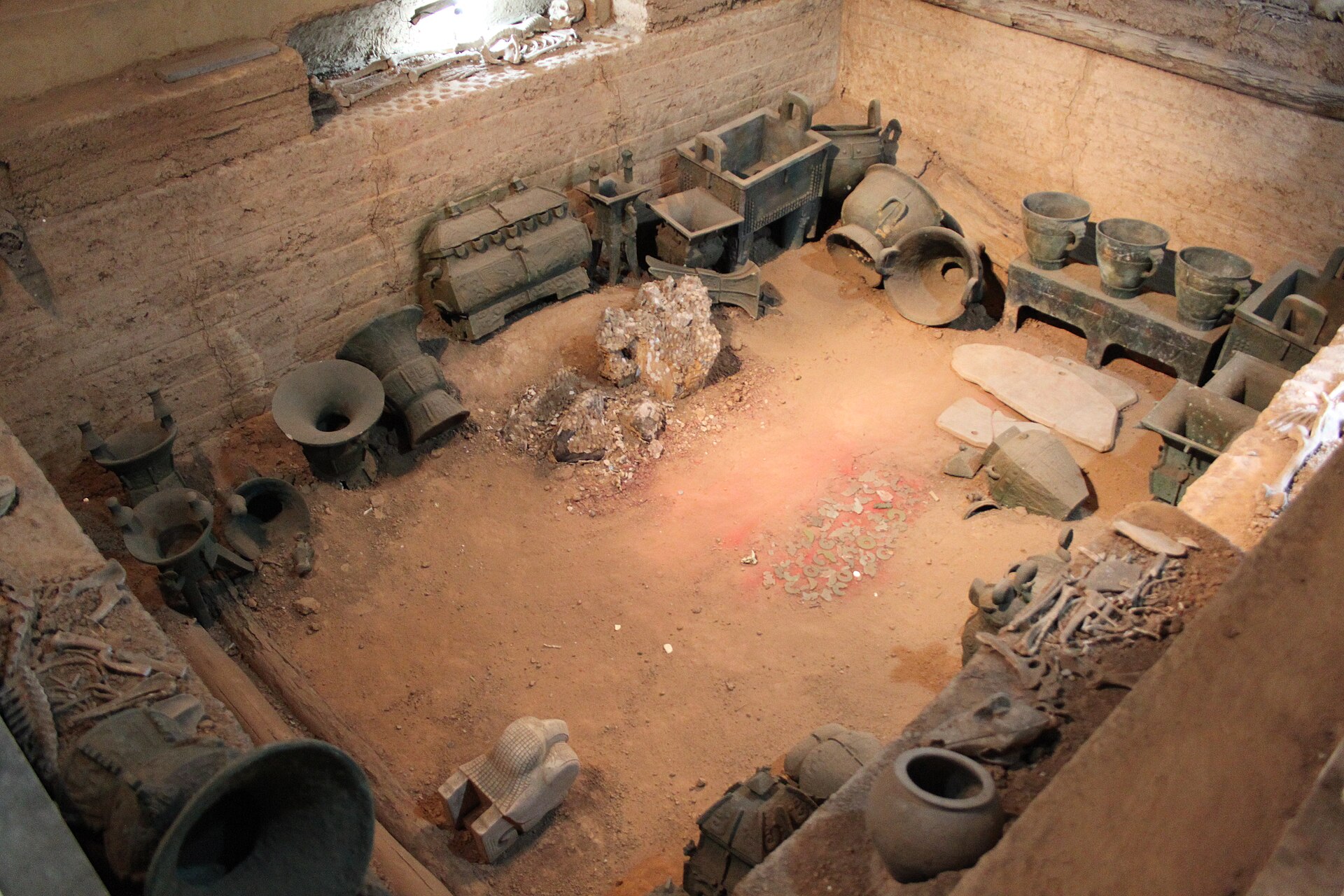 Reconstructed tomb (Original Artifacts in National Museum in Beijing and Henan Museum in Zhengzhou). Yin Ruins Tomb, Chariot Burials, and Museum, Anyang, final capital of Shang Dynasty, c. 1400-1100 BC. Complete indexed