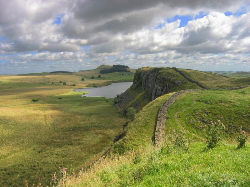 Hadrian's wall between Housesteads and Once Brewed.