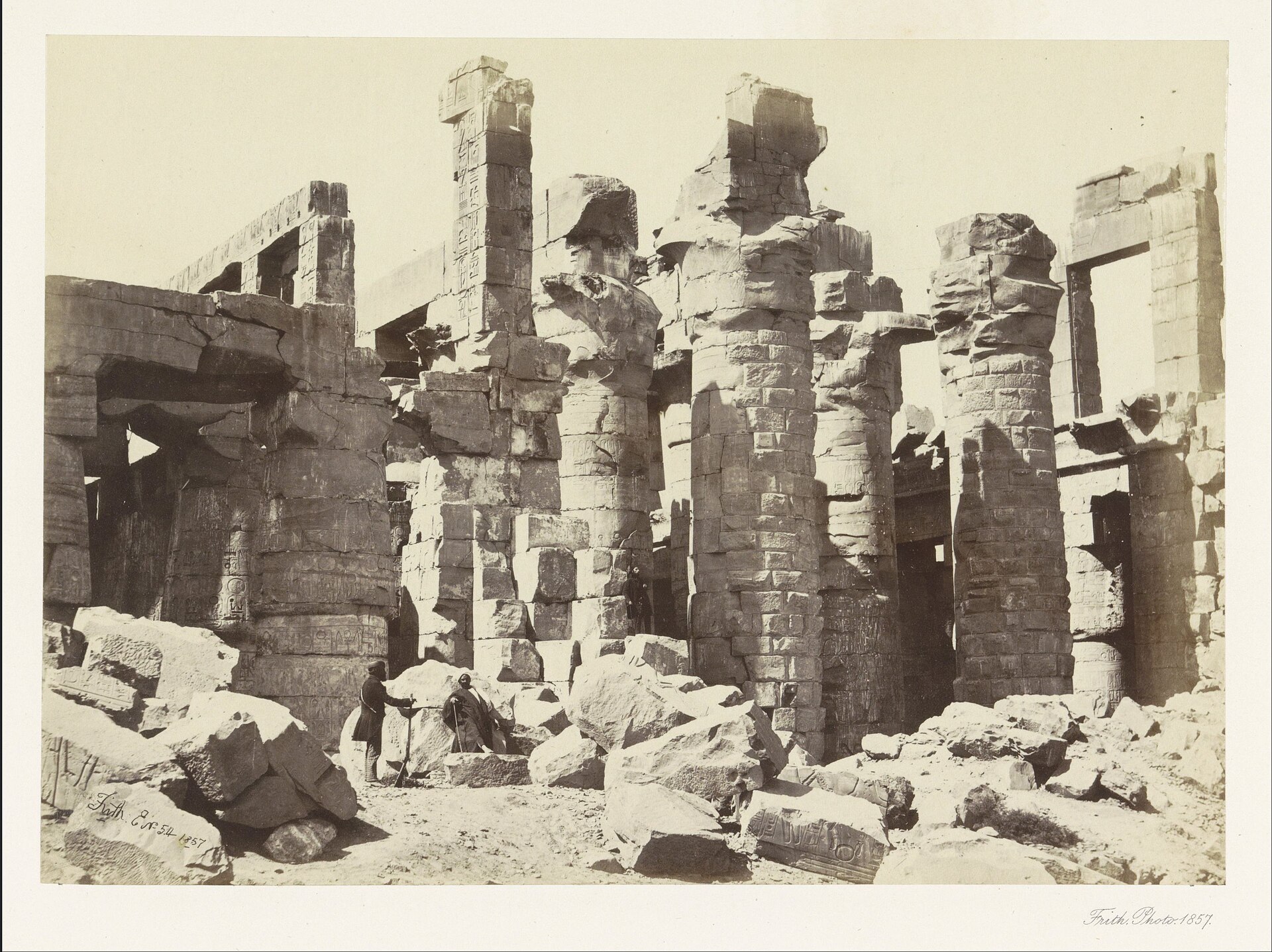 IdentificatieTitel(s): Hall of columns, KarnacObjecttype: foto Objectnummer: RP-F-F25403-AGVervaardigingVervaardiger: fotograaf: Francis FrithDatering: 1857Fysieke kenmerken: albuminedrukTechniek: albuminedrukOnderwerpWa