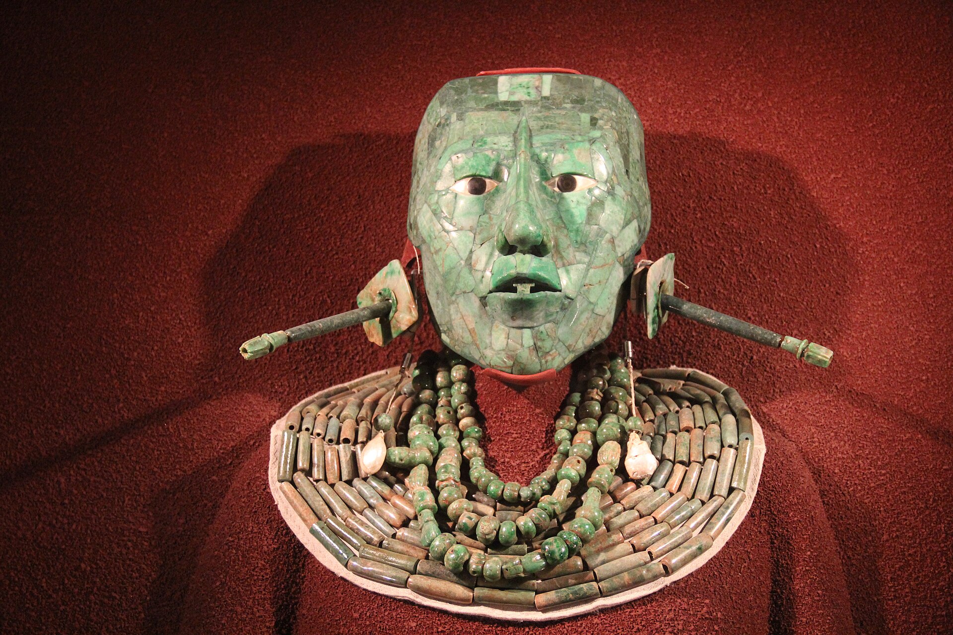 Maya Gallery, INAH, National Museum of Anthropology, Mexico City. Complete indexed photo collection at WorldHistoryPics.com. Jade funerary mask and collar of K’inich Janaab’ Pakal, ruler of Palenque (r. 615–683 CE), reco