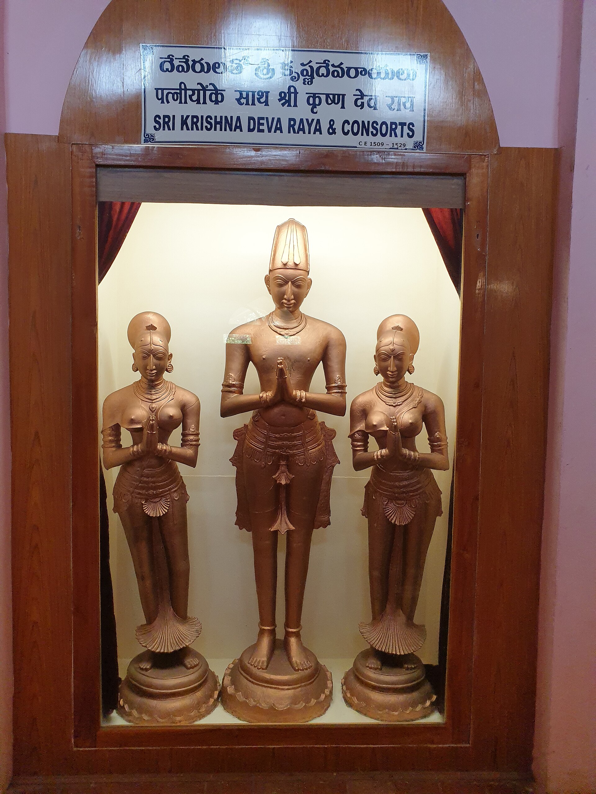 Chinnadevi, Krishnadevaraya, Tirumaladevi statues at Chandragiri Museum