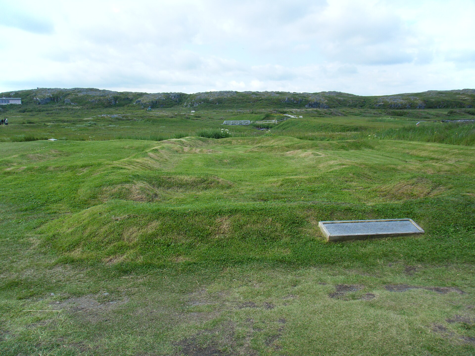 Photograph of the largest original Viking building in L'Anse aux Meadows, Newfoundland. The entryway is in front, the sleeping quarters in the center. To the left a boat repair area, and to the right storage. The other e
