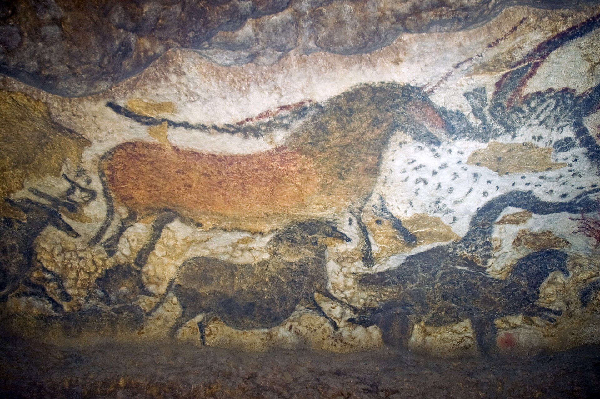 Reproductions of some Lascaux artworks in Lascaux II.