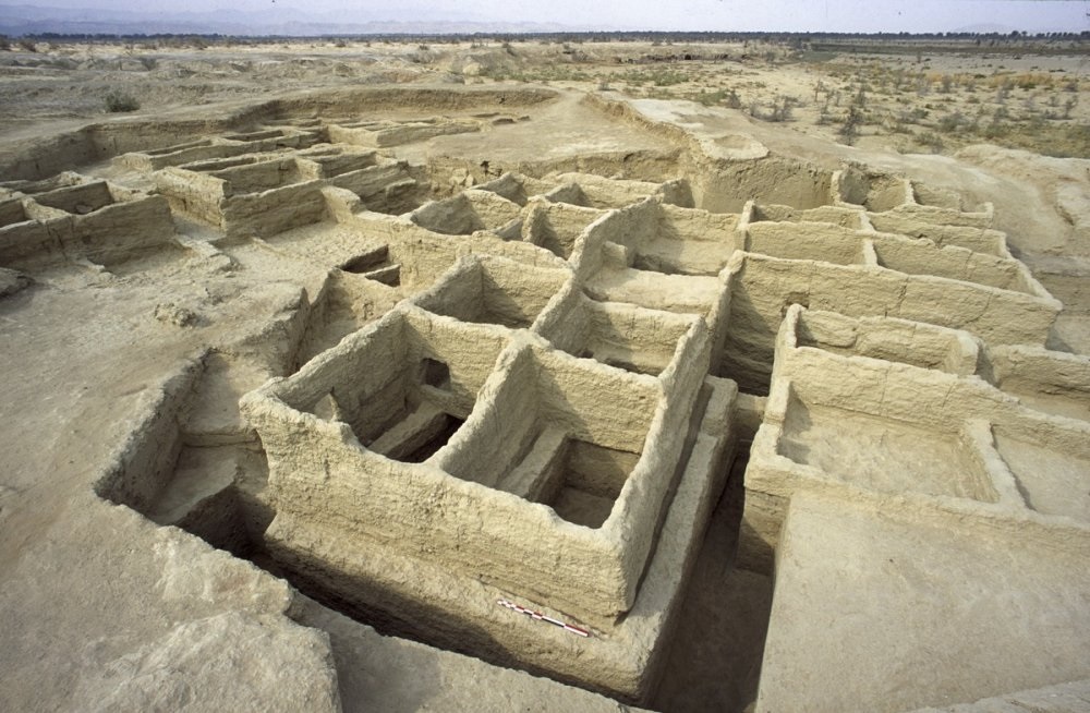 Mehrgarh ruins. Dated to 5500 BC per Dikshit, K.N. (2013) Origin of Early Harappan Cultures in the Sarasvati Valley: Recent Archaeological Evidence and Radiometric Dates, p. 104. Archived from the original on 18 January 