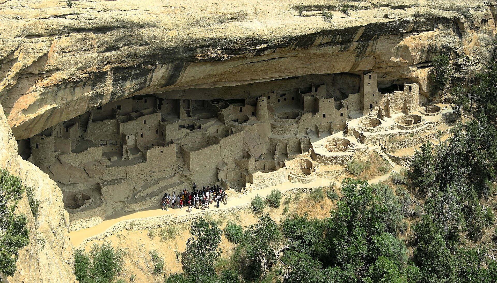 Cliff Palace in Mesa Verde National Park, Colorado, USA: it is the largest of about 4000 preserved Cliff Dwellings (circa 800 years old) built by ancient Pueblo people (Anasazi)
