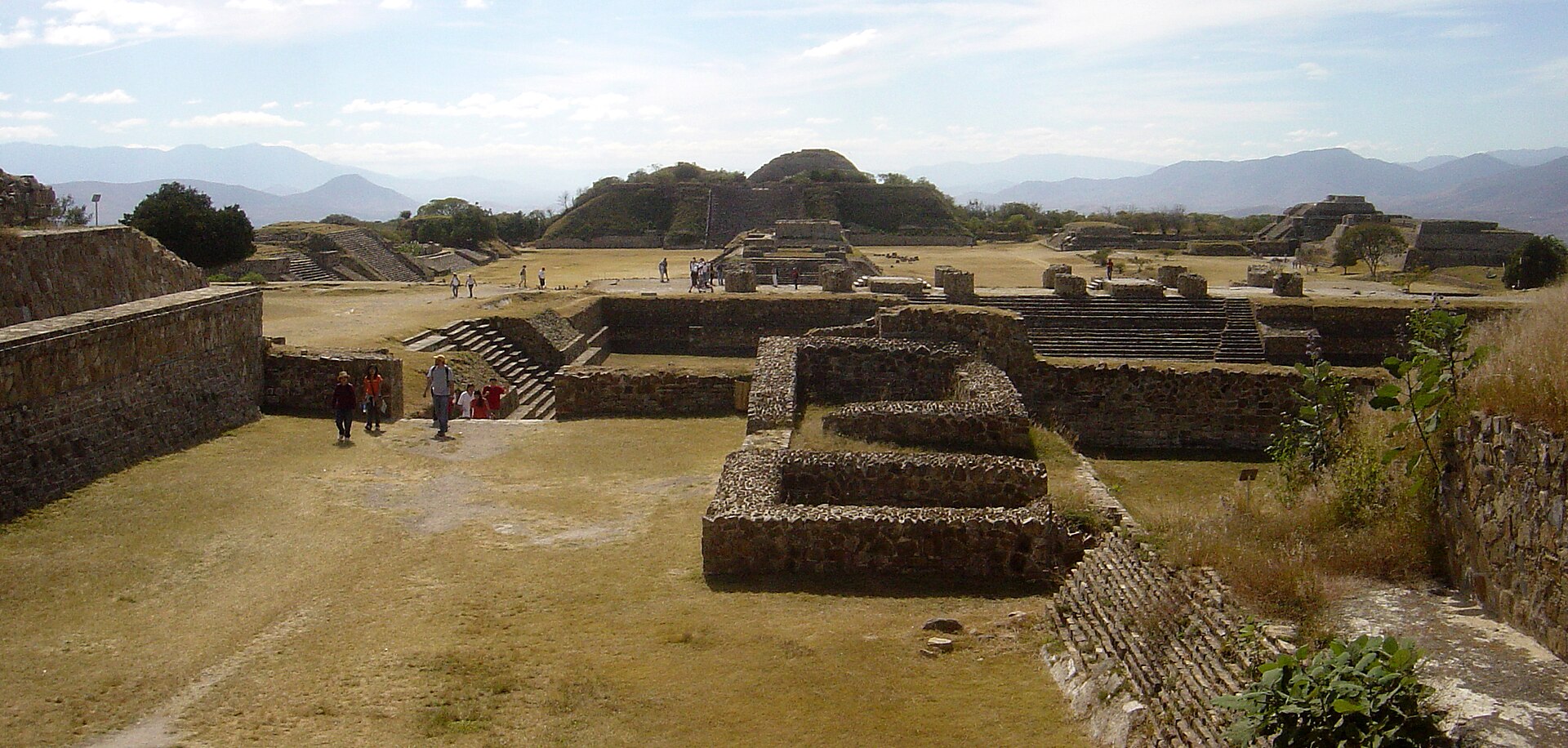 Monte Alban. Please observe license and properly cite in use outside Wikipedia.