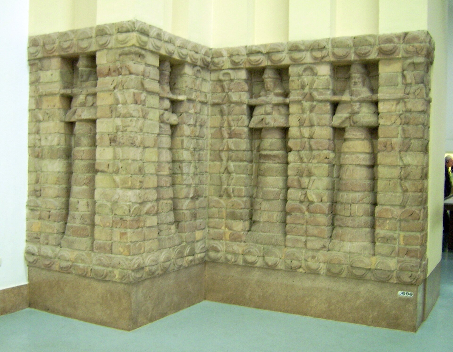 Part the front of the Inanna temple of the Kara Indasch from Uruk.