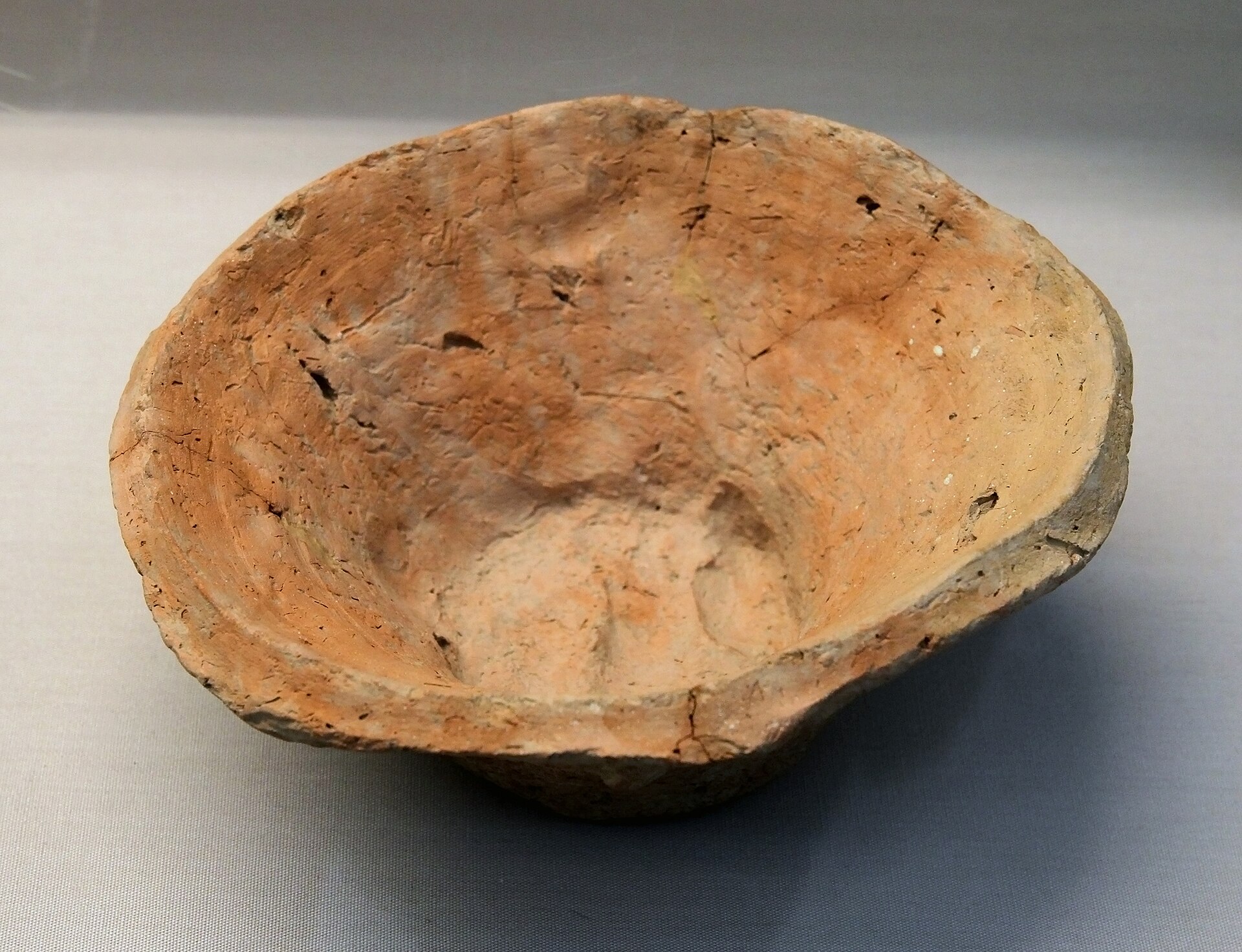 Beveled rim bowl. Clay, from Nineveh, Late Uruk Period, 3300-3100 BC. British Museum, room 56, ME 138746.