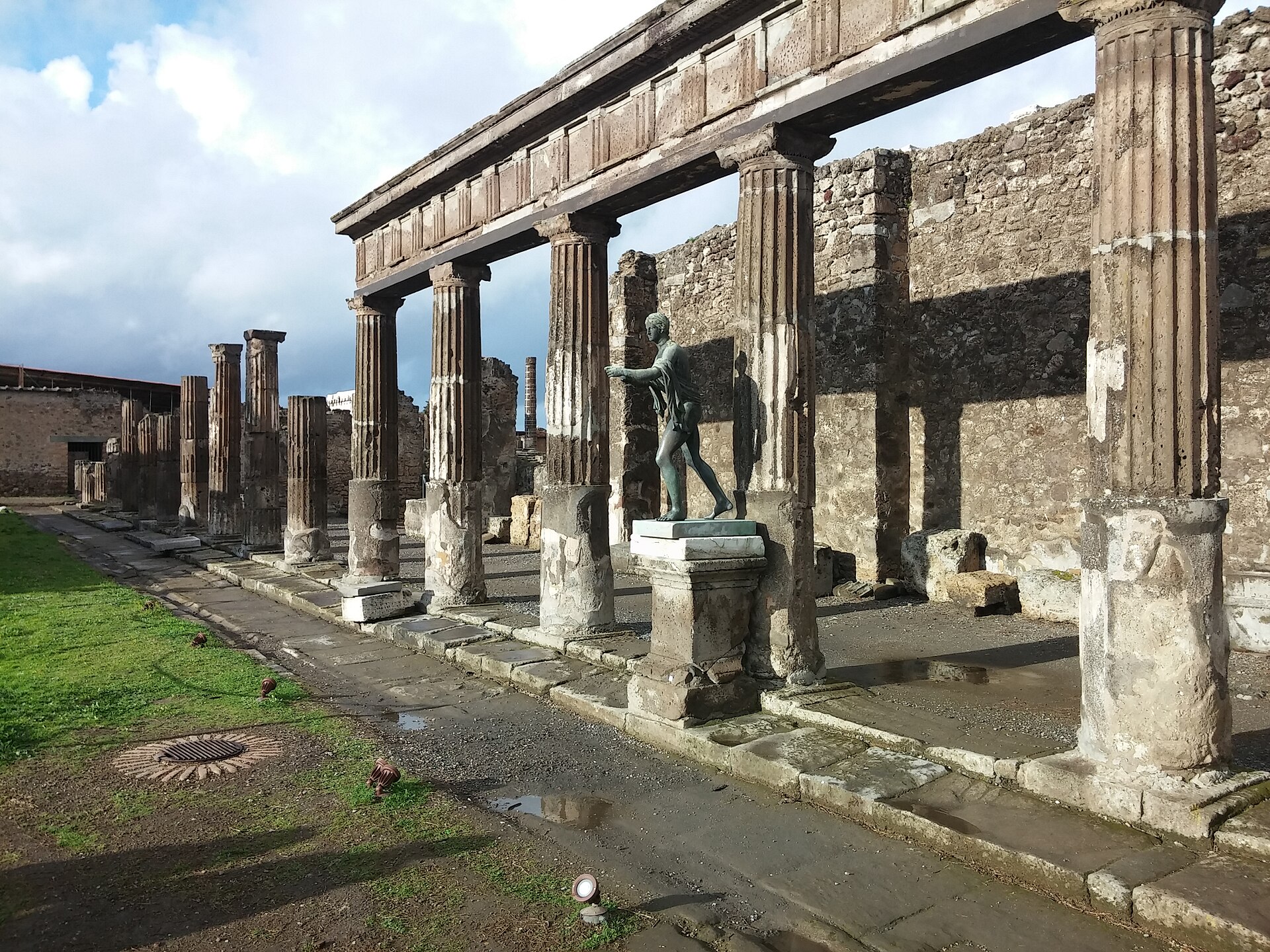 Part of the complex of the Temple of Apollo in Pompeii, with the bronze statue of the god. Photo taken on 6 March 2018.