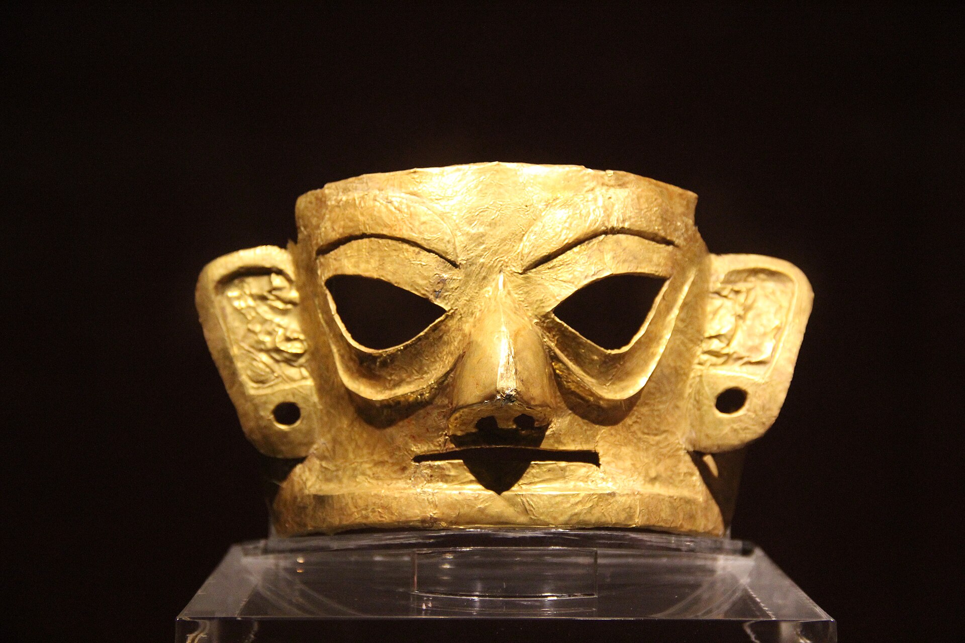 Jinsha Site Museum, Chengdu, Sichuan. Complete indexed photo collection at WorldHistoryPics.com.